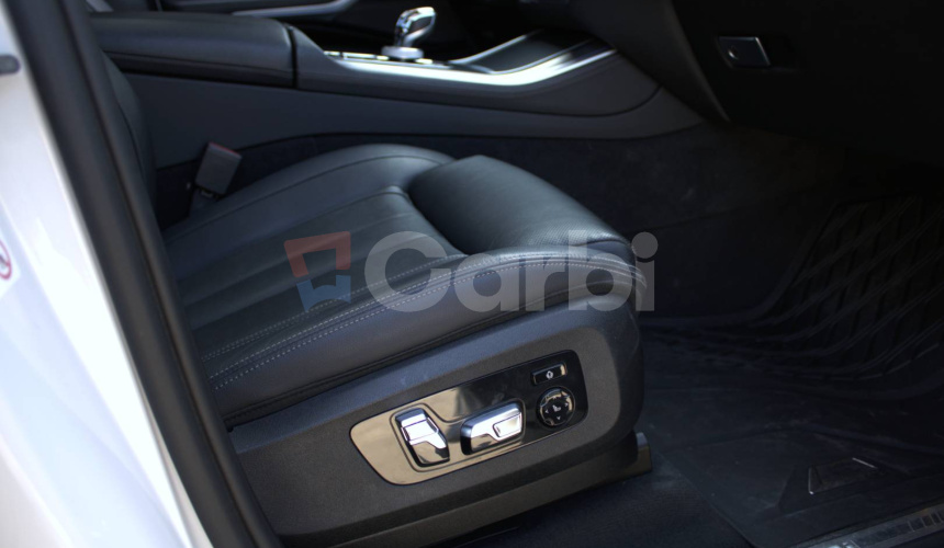 BMW X5 xDriveM50i A/T