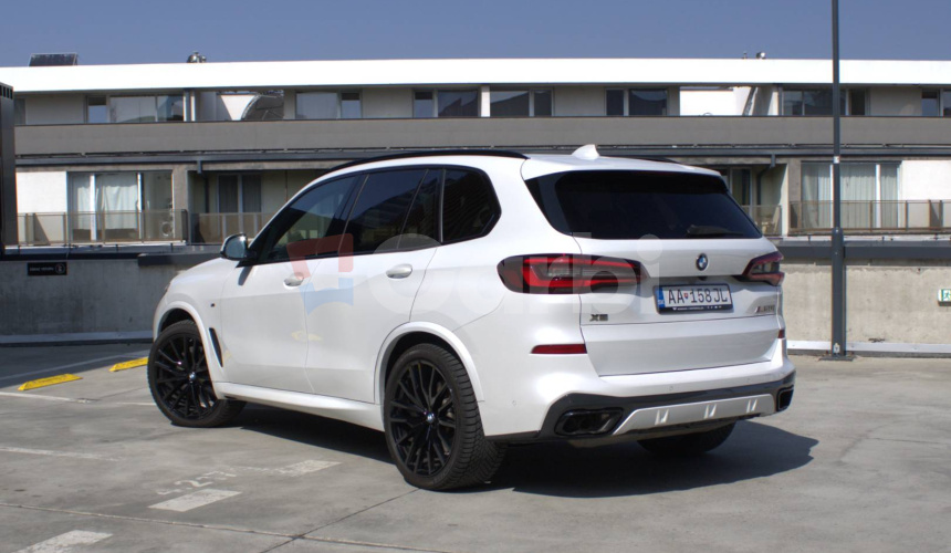 BMW X5 xDriveM50i A/T