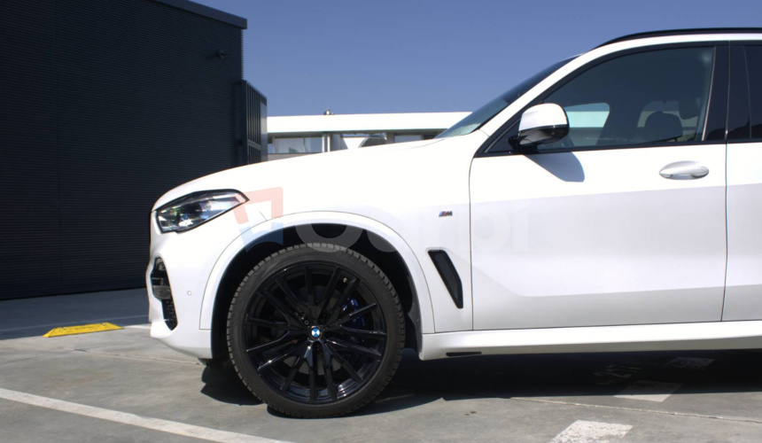 BMW X5 xDriveM50i A/T