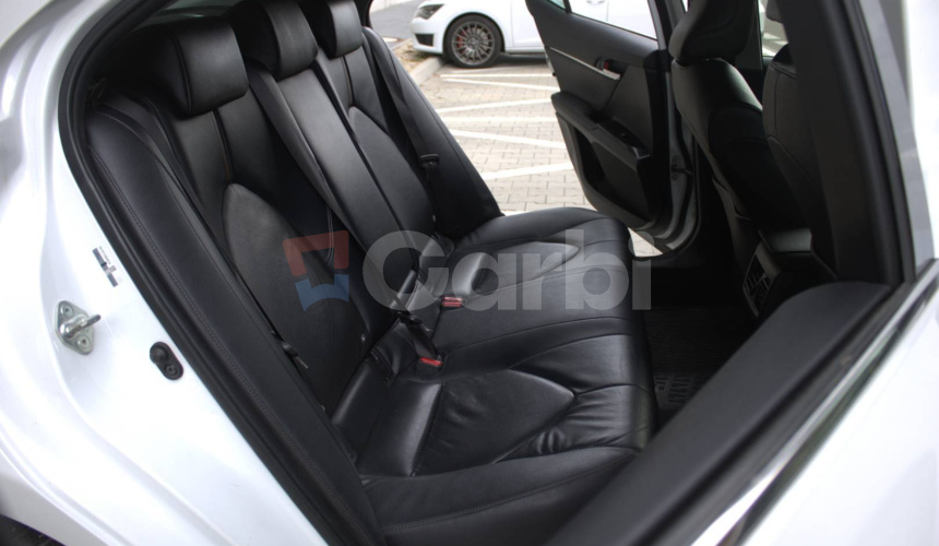 Toyota Camry 2.5 hybrid (ben+hev), 131kw, CVT, Prestige