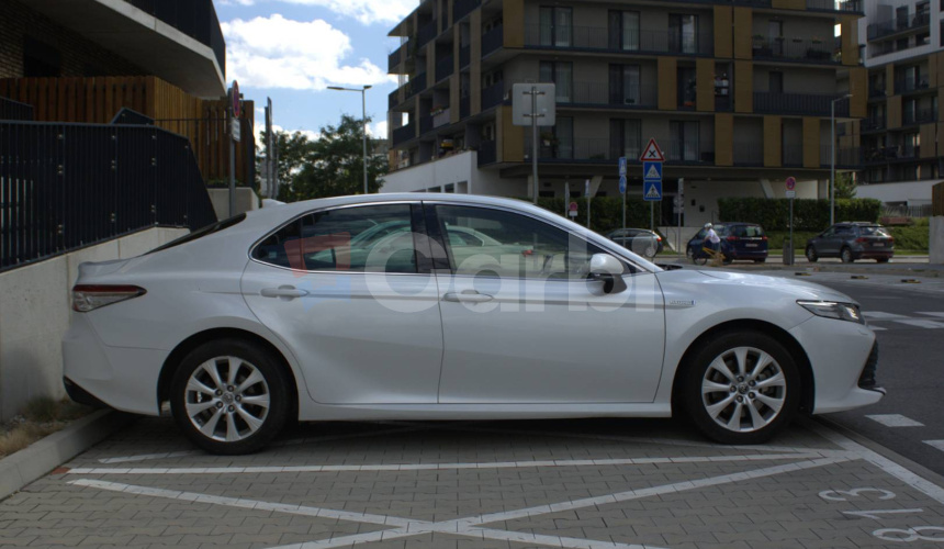 Toyota Camry 2.5 hybrid (ben+hev), 131kw, CVT, Prestige