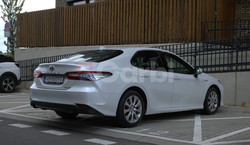 Toyota Camry 2.5 hybrid (ben+hev), 131kw, CVT, Prestige