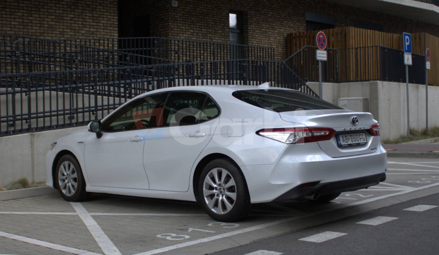 Toyota Camry 2.5 hybrid (ben+hev), 131kw, CVT, Prestige