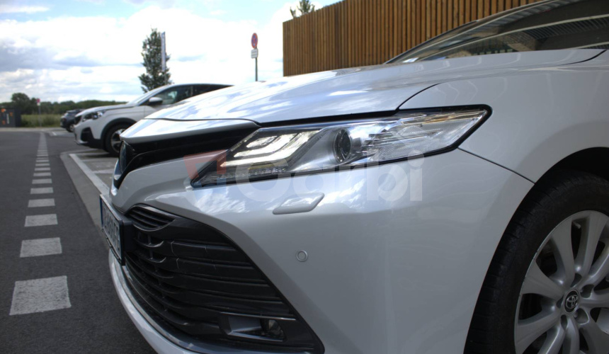 Toyota Camry 2.5 hybrid (ben+hev), 131kw, CVT, Prestige