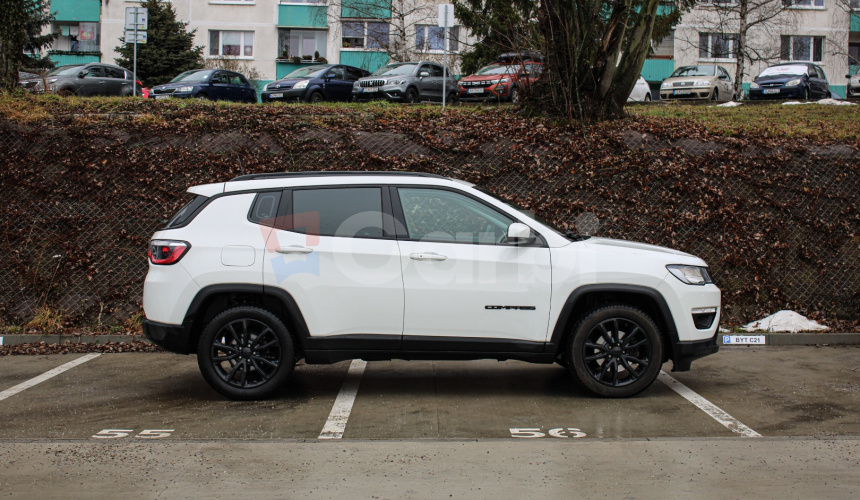 Jeep Compass 1.3 TURBO Night Eagle