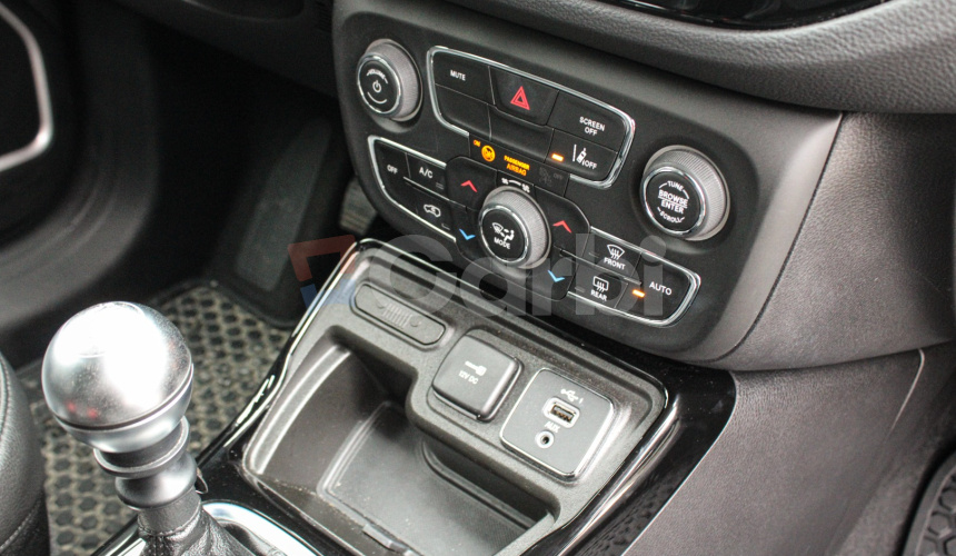 Jeep Compass 1.3 TURBO Night Eagle