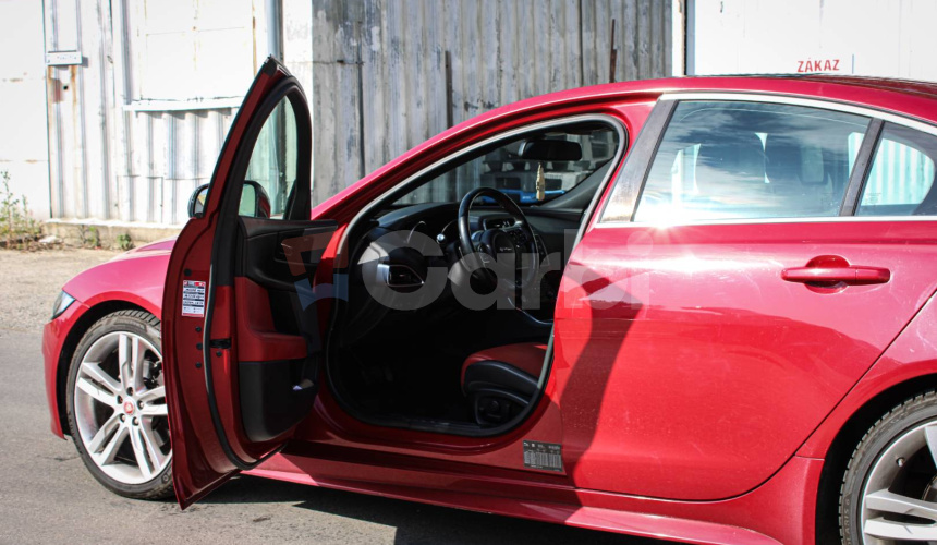 Jaguar XE 2.0 I4D 180k R-Sport AWD AT