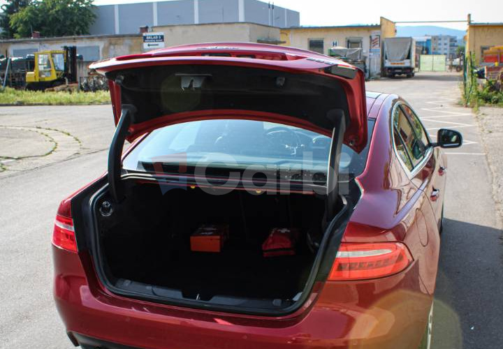 Jaguar XE 2.0 I4D 180k R-Sport AWD AT
