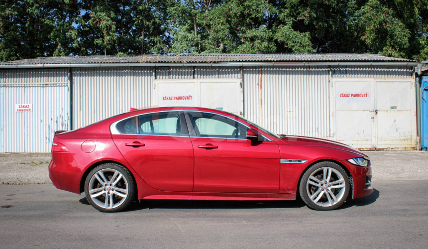 Jaguar XE 2.0 I4D 180k R-Sport AWD AT