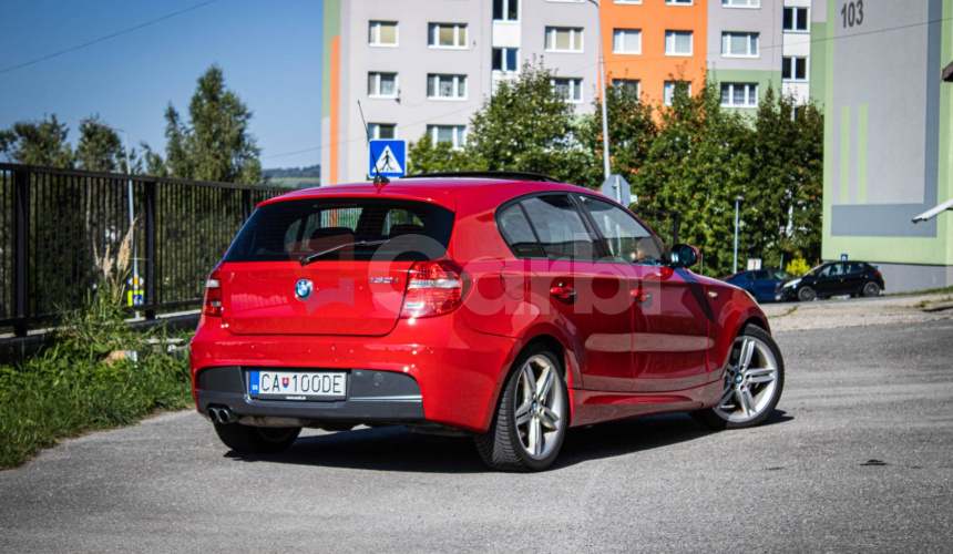 BMW Rad 1 130i M-Packet, Manuál, Strešné okno, Lichtpaket, iDrive, TOP STAV!