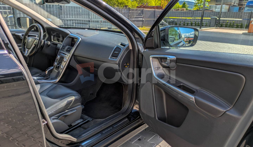 Volvo XC60 D4 2.4L Drive-E Summum Geartronic AWD