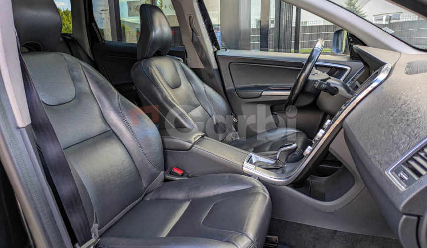 Volvo XC60 D4 2.4L Drive-E Summum Geartronic AWD