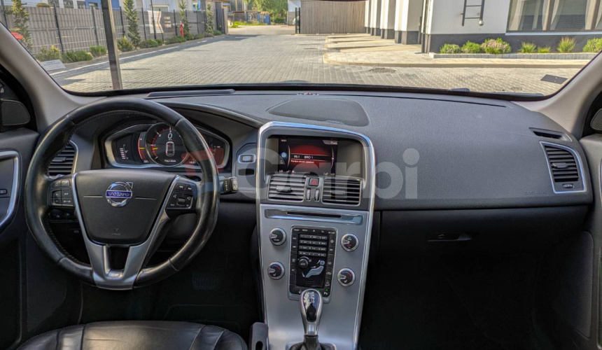 Volvo XC60 D4 2.4L Drive-E Summum Geartronic AWD