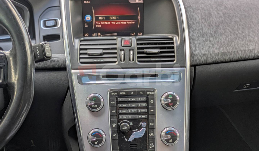 Volvo XC60 D4 2.4L Drive-E Summum Geartronic AWD