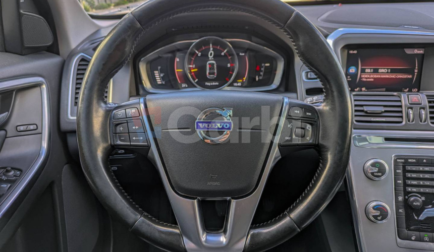 Volvo XC60 D4 2.4L Drive-E Summum Geartronic AWD