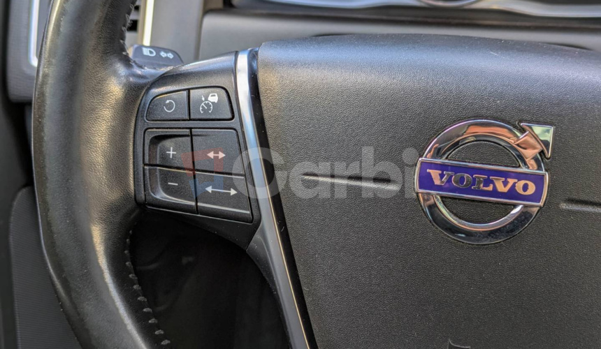 Volvo XC60 D4 2.4L Drive-E Summum Geartronic AWD