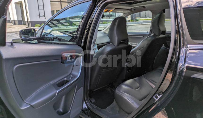 Volvo XC60 D4 2.4L Drive-E Summum Geartronic AWD