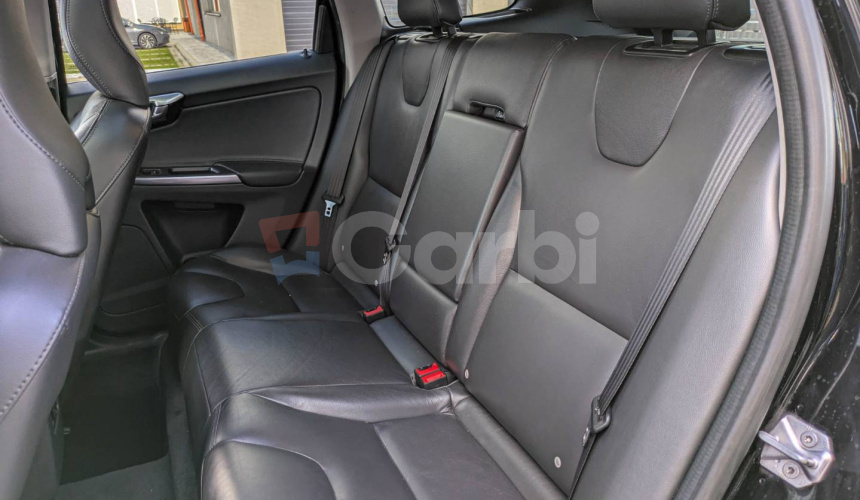 Volvo XC60 D4 2.4L Drive-E Summum Geartronic AWD