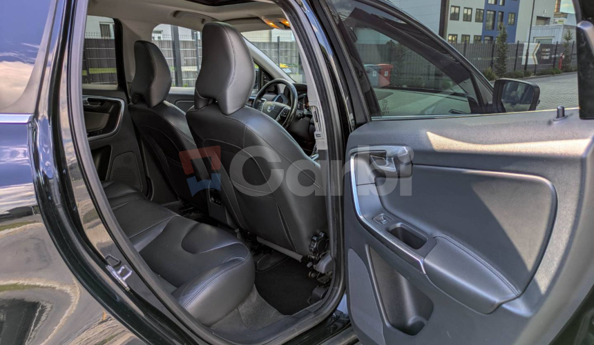 Volvo XC60 D4 2.4L Drive-E Summum Geartronic AWD