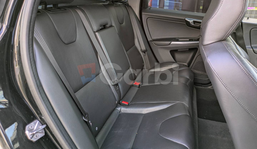 Volvo XC60 D4 2.4L Drive-E Summum Geartronic AWD