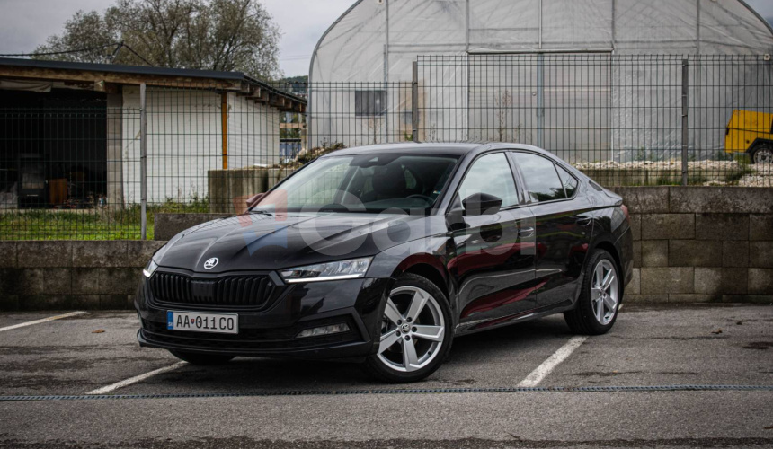 Škoda Octavia 2.0 TDI Ambition, Nelakovaná, Kessy, Lane Assist, Kamera, R18, el. kufor