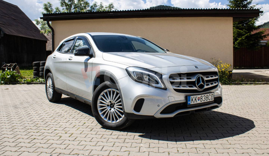 Mercedes-Benz GLA 200 d 4MATIC A/T