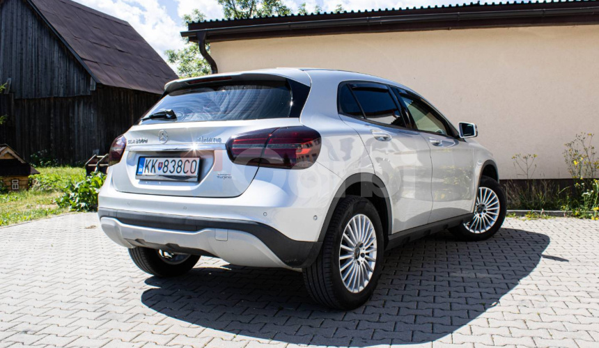 Mercedes-Benz GLA 200 d 4MATIC A/T