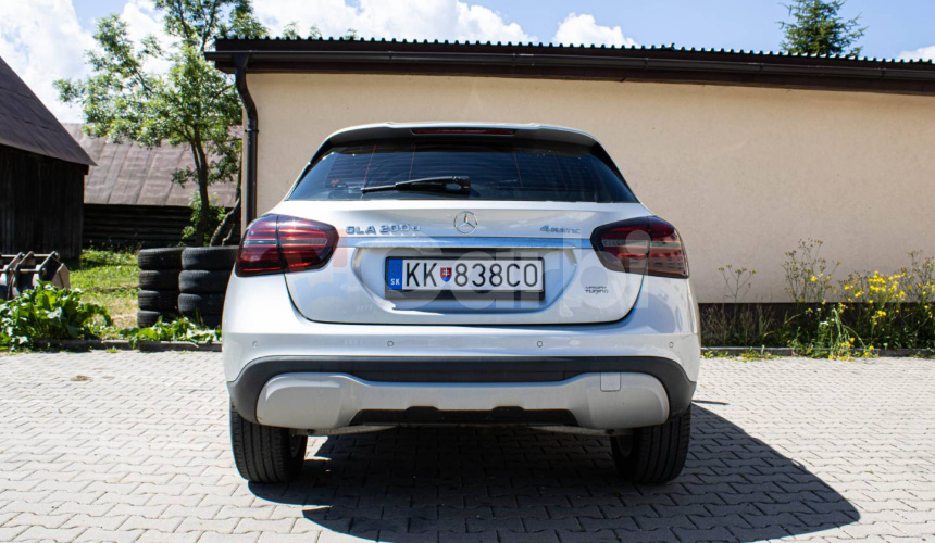Mercedes-Benz GLA 200 d 4MATIC A/T