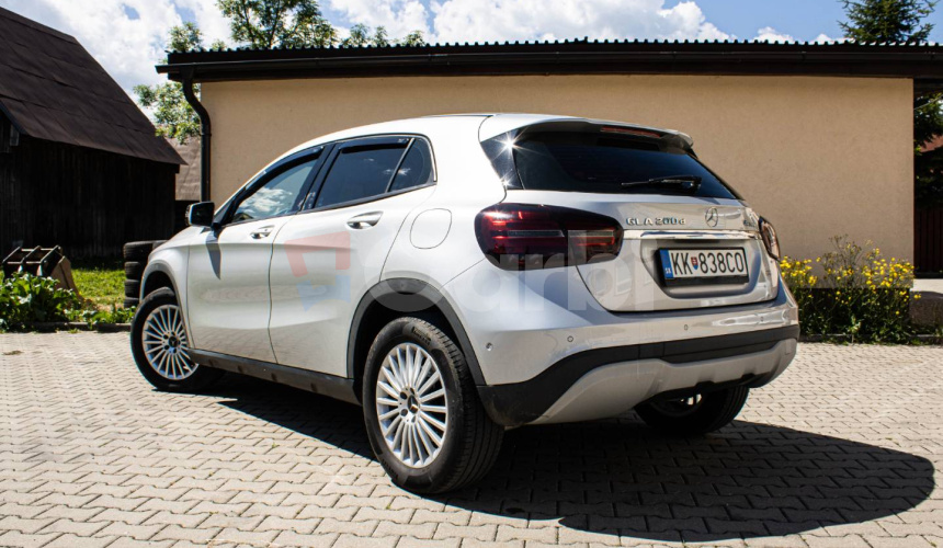 Mercedes-Benz GLA 200 d 4MATIC A/T