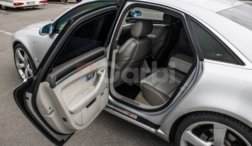 Audi S8 5.2 FSI V10 QUATTRO - 331 kW