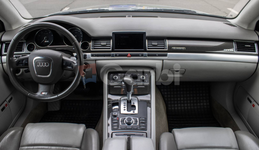 Audi S8 5.2 FSI V10 QUATTRO - 331 kW