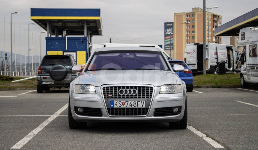 Audi S8 5.2 FSI V10 QUATTRO - 331 kW