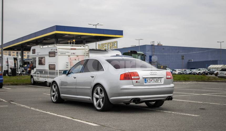 Audi S8 5.2 FSI V10 QUATTRO - 331 kW