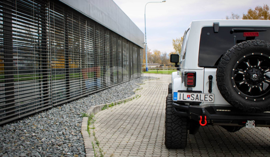 Jeep Wrangler Unlimited 3.6L V6 VVT SAHARA A/T