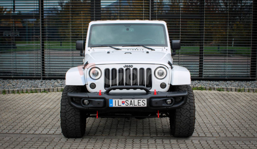 Jeep Wrangler Unlimited 3.6L V6 VVT SAHARA A/T