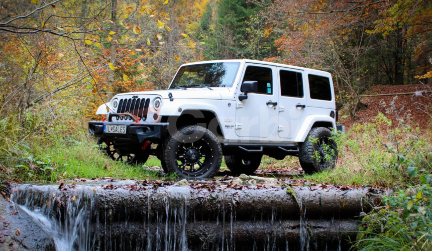 Jeep Wrangler Unlimited 3.6L V6 VVT SAHARA A/T