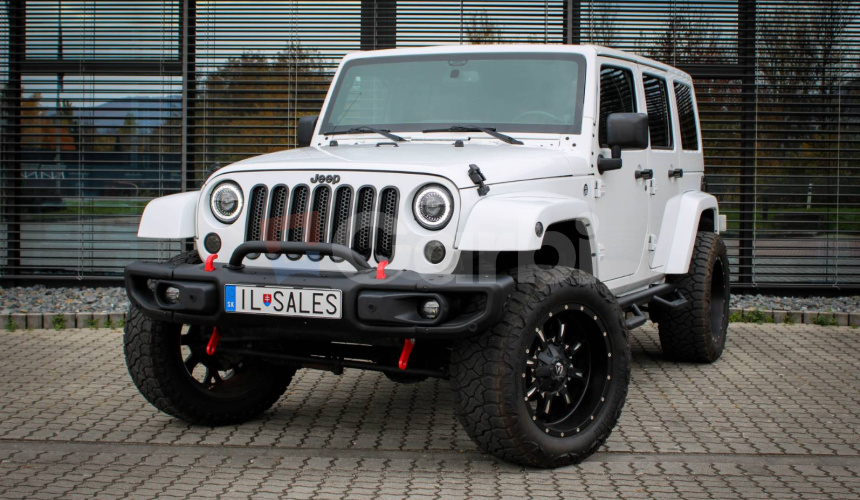 Jeep Wrangler Unlimited 3.6L V6 VVT SAHARA A/T