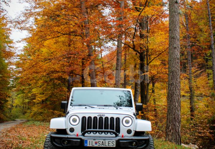 Jeep Wrangler Unlimited 3.6L V6 VVT SAHARA A/T