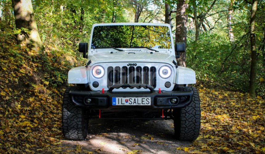 Jeep Wrangler Unlimited 3.6L V6 VVT SAHARA A/T