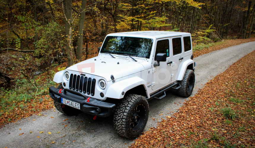 Jeep Wrangler Unlimited 3.6L V6 VVT SAHARA A/T