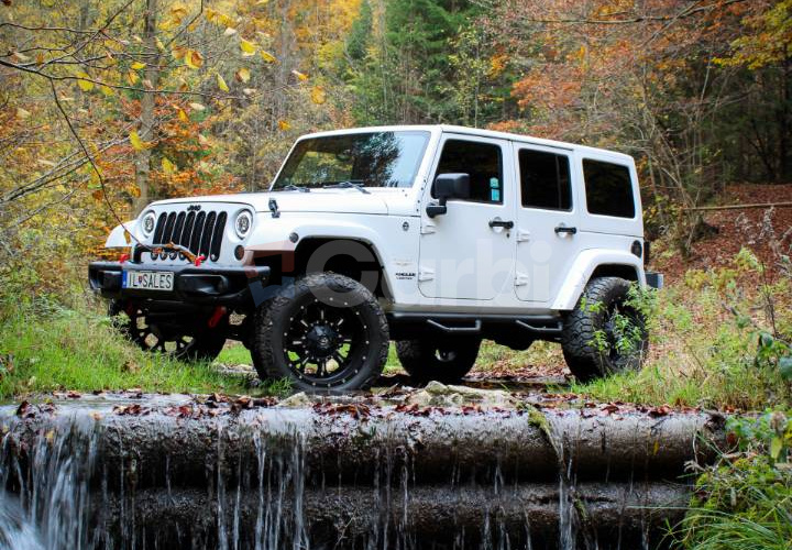 Jeep Wrangler Unlimited 3.6L V6 VVT SAHARA A/T