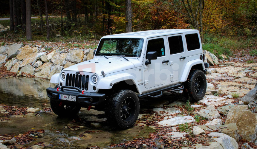 Jeep Wrangler Unlimited 3.6L V6 VVT SAHARA A/T