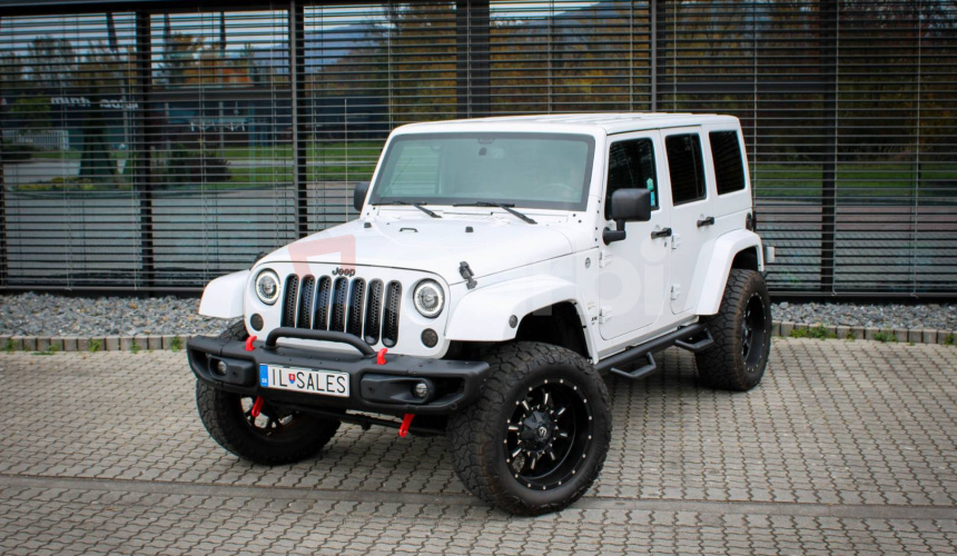 Jeep Wrangler Unlimited 3.6L V6 VVT SAHARA A/T