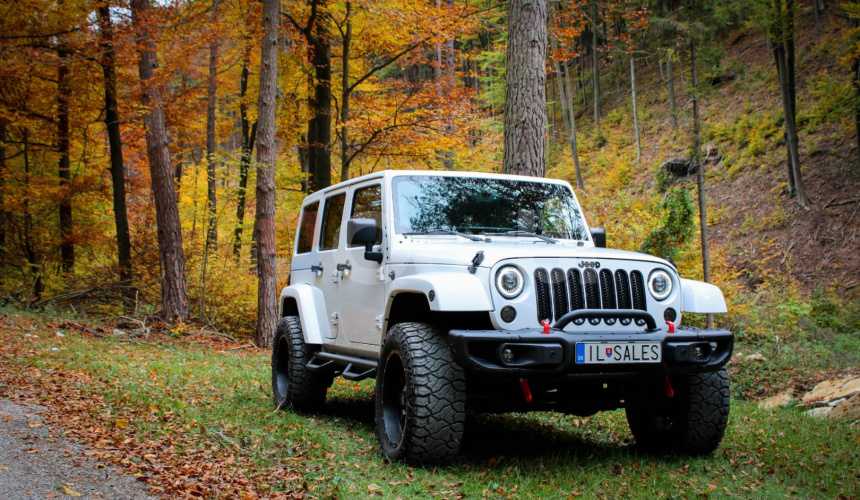 Jeep Wrangler Unlimited 3.6L V6 VVT SAHARA A/T