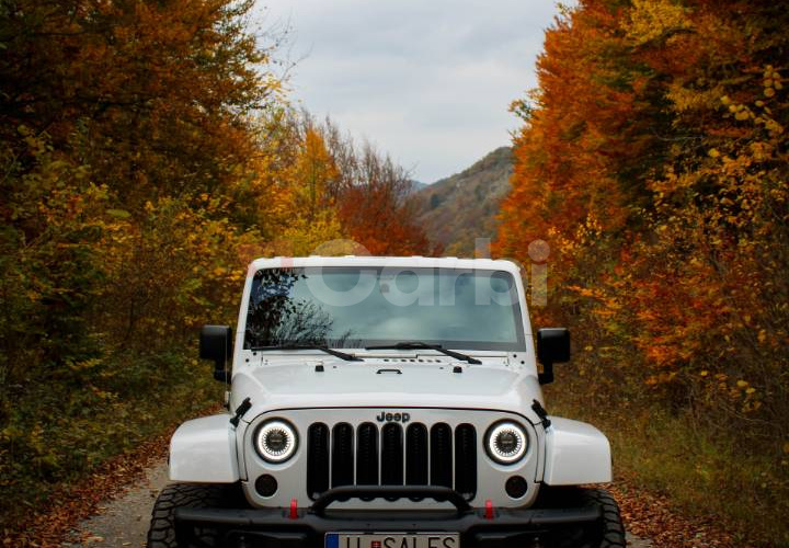 Jeep Wrangler Unlimited 3.6L V6 VVT SAHARA A/T