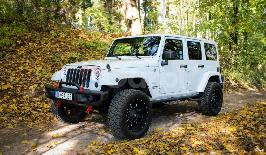 Jeep Wrangler Unlimited 3.6L V6 VVT SAHARA A/T