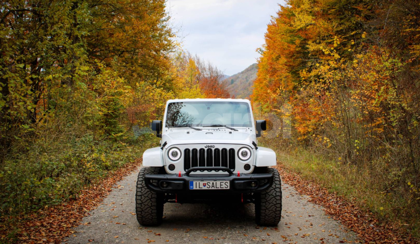 Jeep Wrangler Unlimited 3.6L V6 VVT SAHARA A/T