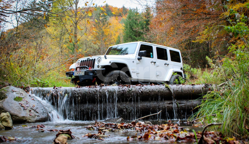 Jeep Wrangler Unlimited 3.6L V6 VVT SAHARA A/T