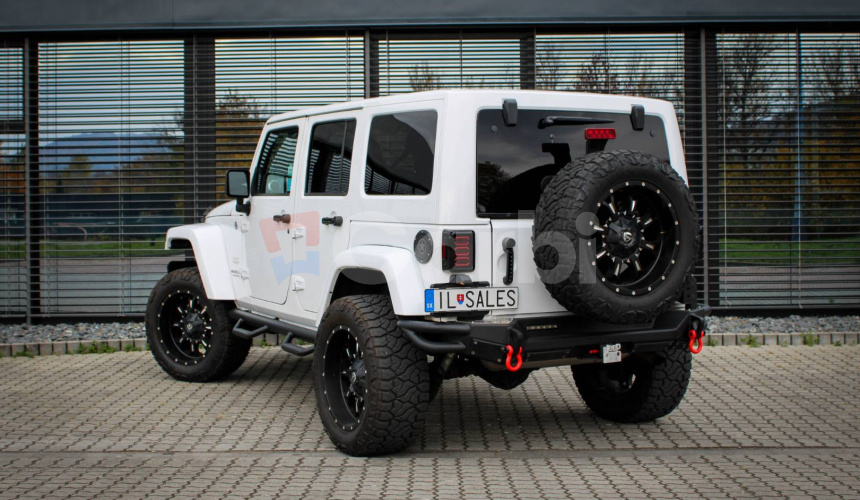 Jeep Wrangler Unlimited 3.6L V6 VVT SAHARA A/T