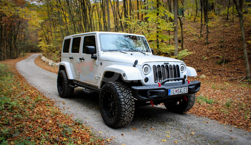 Jeep Wrangler Unlimited 3.6L V6 VVT SAHARA A/T